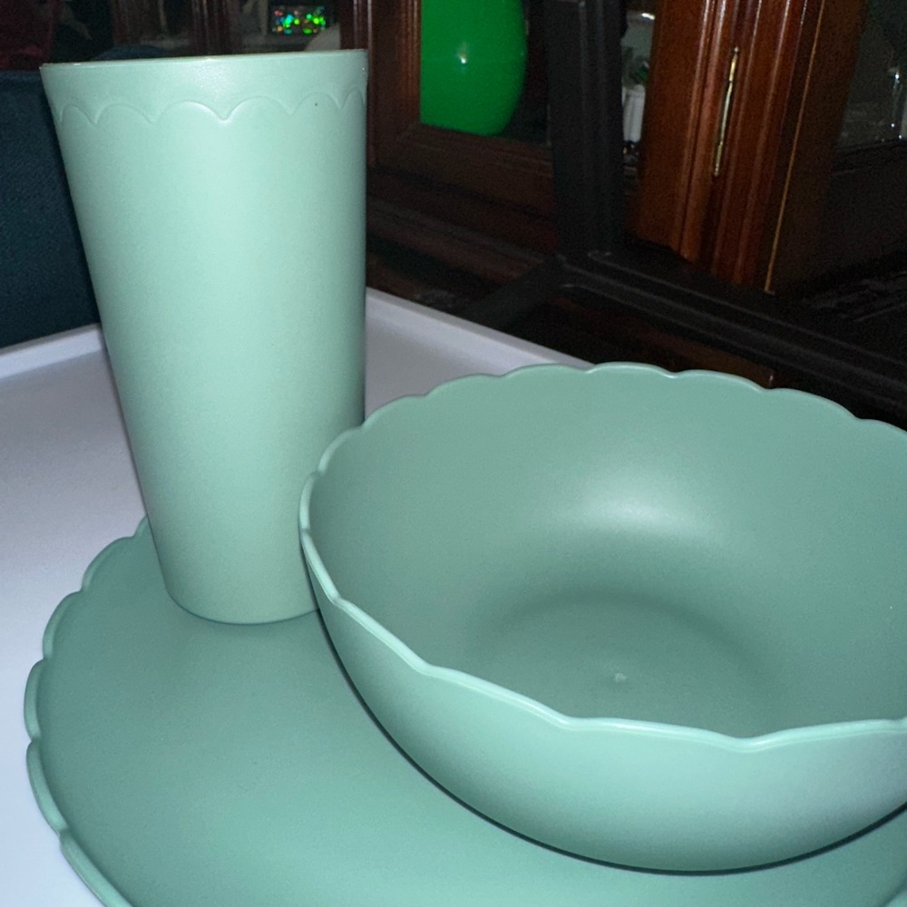 12 Piece Dinnerware Set - Plate, Bowl & Cup